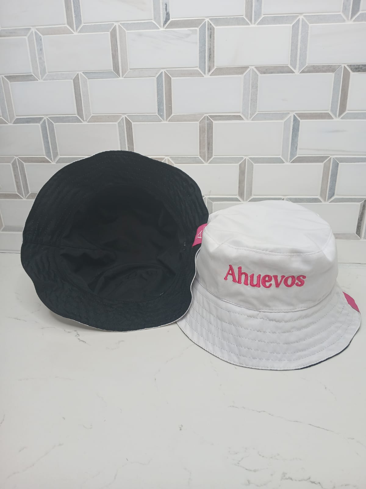 MUCHA - "Ahuevos" 100% Cotton White Outdoor Hat